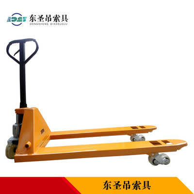 手動液壓搬運車使用場所的限制因素及其與貨梯零部件制造的關聯